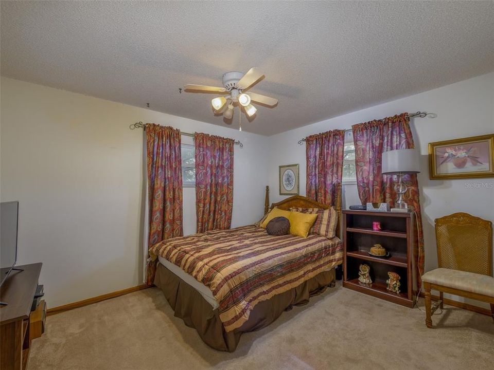 For Sale: $399,900 (4 beds, 2 baths, 1877 Square Feet)