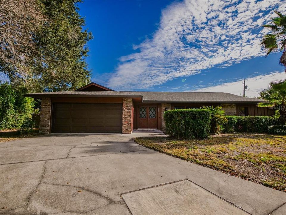 For Sale: $399,900 (4 beds, 2 baths, 1877 Square Feet)