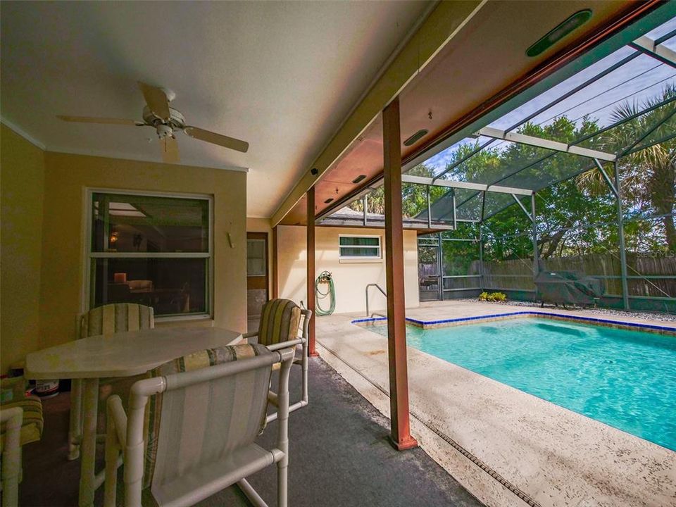 For Sale: $399,900 (4 beds, 2 baths, 1877 Square Feet)