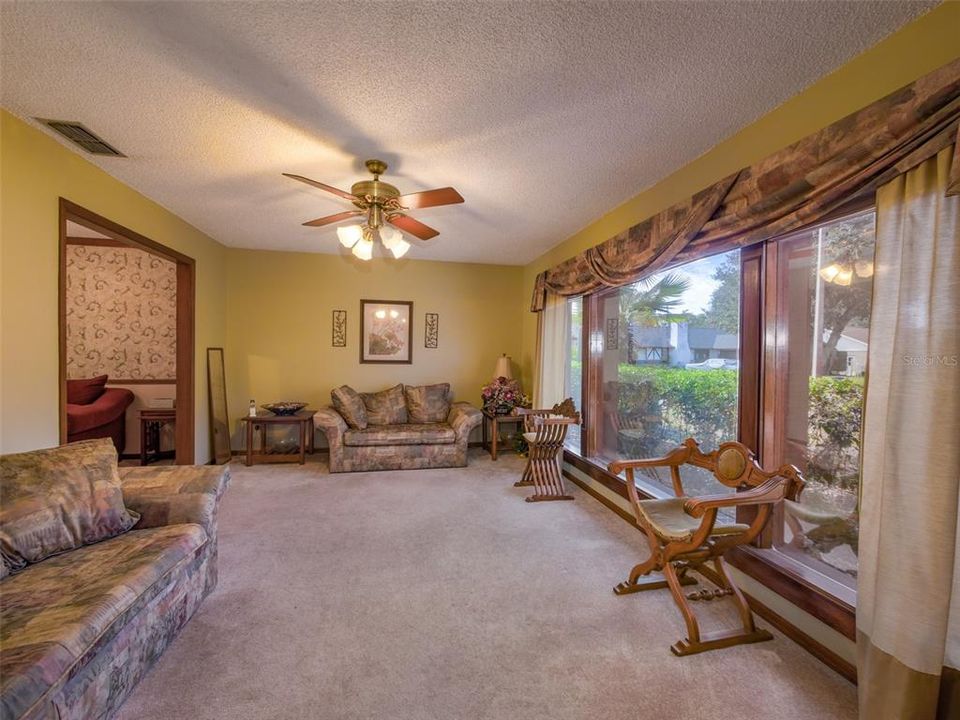 For Sale: $399,900 (4 beds, 2 baths, 1877 Square Feet)