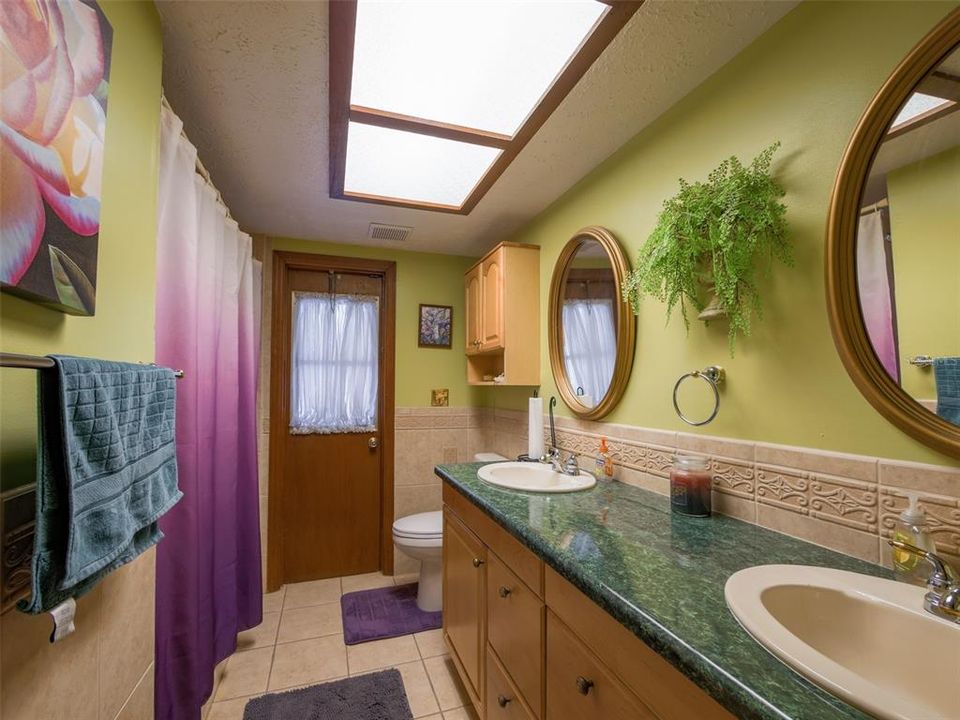 For Sale: $399,900 (4 beds, 2 baths, 1877 Square Feet)