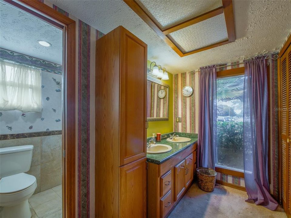 For Sale: $399,900 (4 beds, 2 baths, 1877 Square Feet)