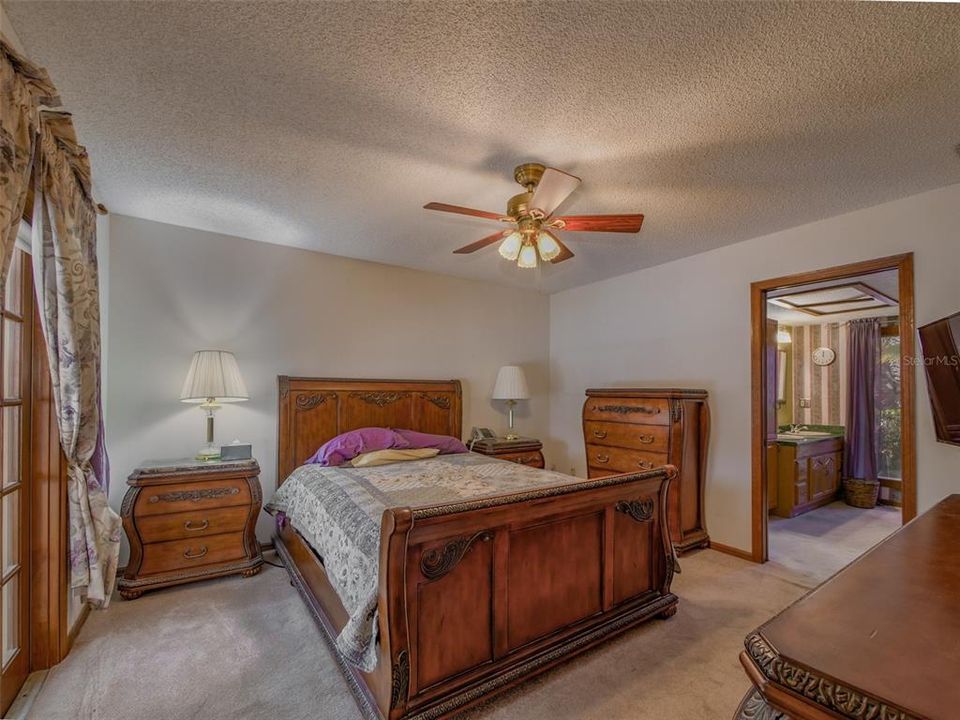 For Sale: $399,900 (4 beds, 2 baths, 1877 Square Feet)