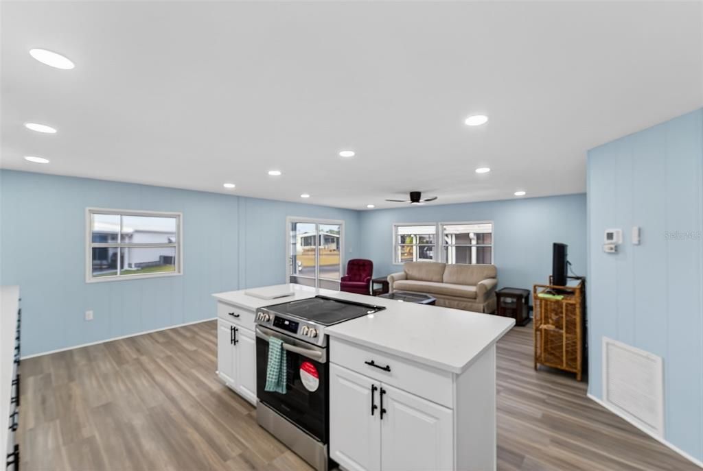 На продажу: $208,000 (2 спален, 2 ванн, 960 Квадратных фут)