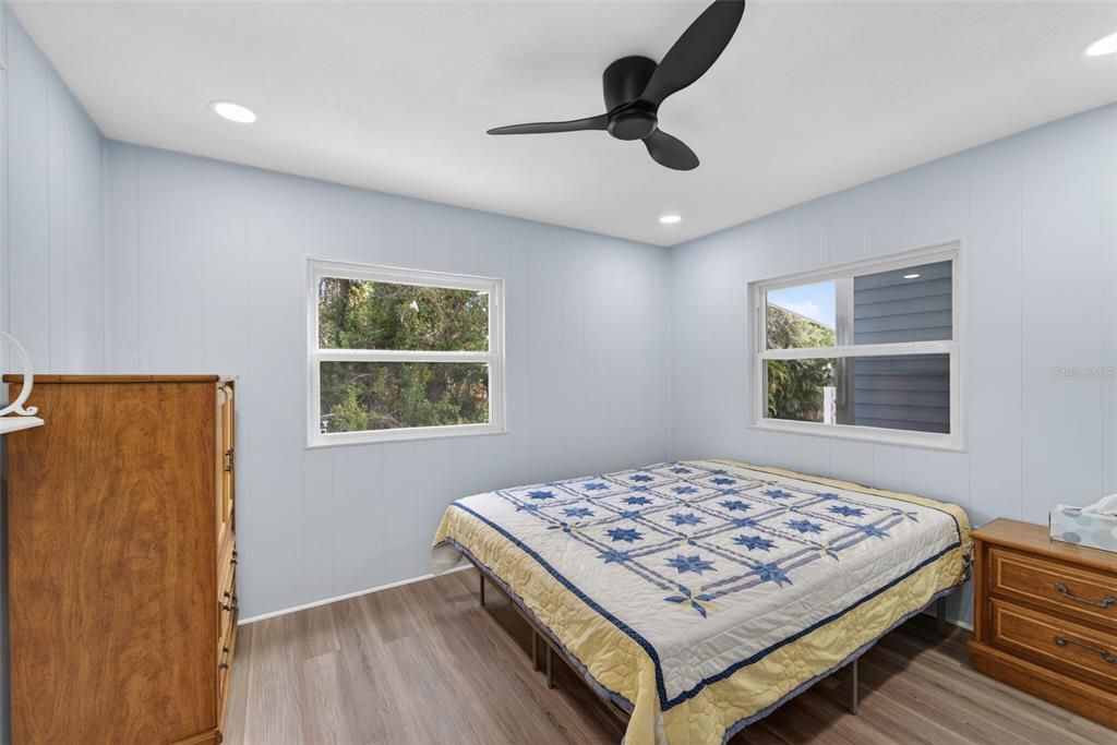 На продажу: $208,000 (2 спален, 2 ванн, 960 Квадратных фут)