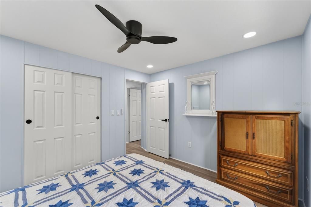 На продажу: $208,000 (2 спален, 2 ванн, 960 Квадратных фут)