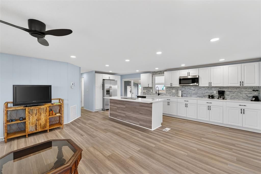 На продажу: $208,000 (2 спален, 2 ванн, 960 Квадратных фут)