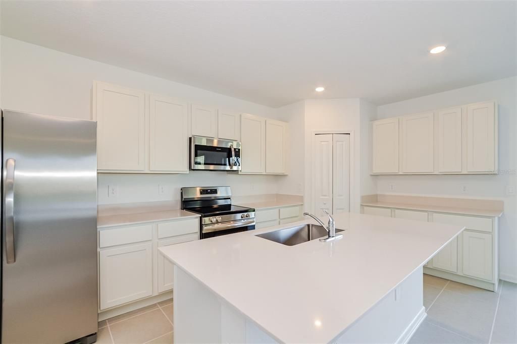 For Rent: $2,025 (5 beds, 2 baths, 2112 Square Feet)