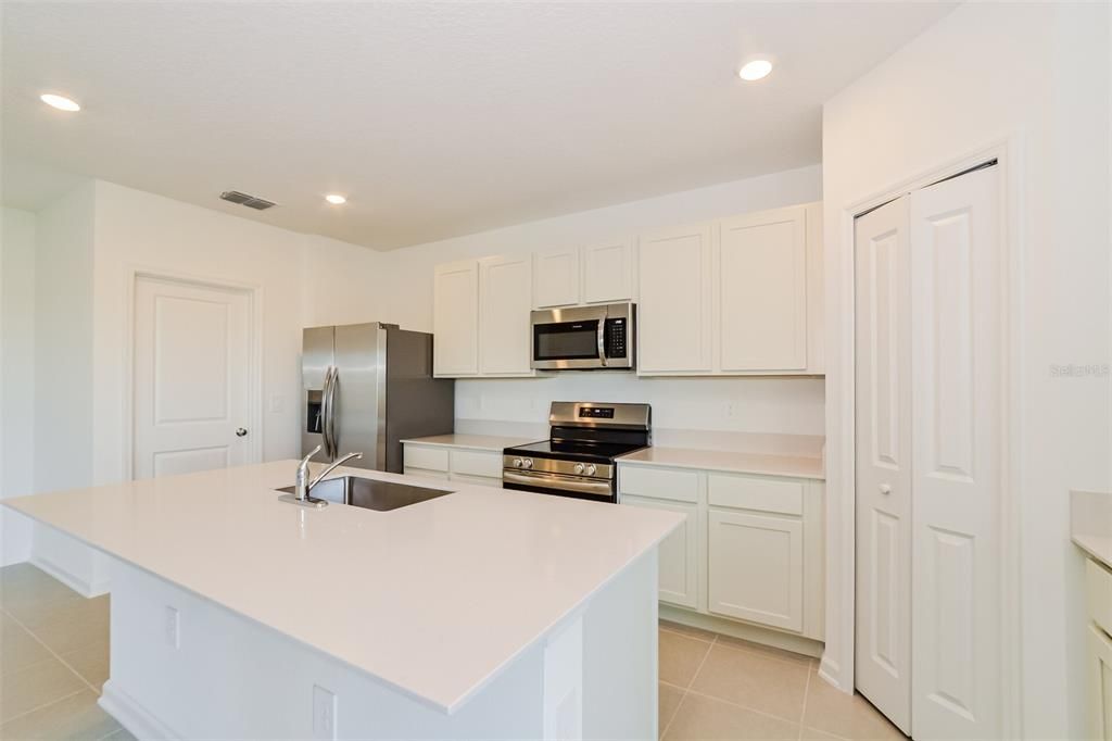 For Rent: $2,025 (5 beds, 2 baths, 2112 Square Feet)