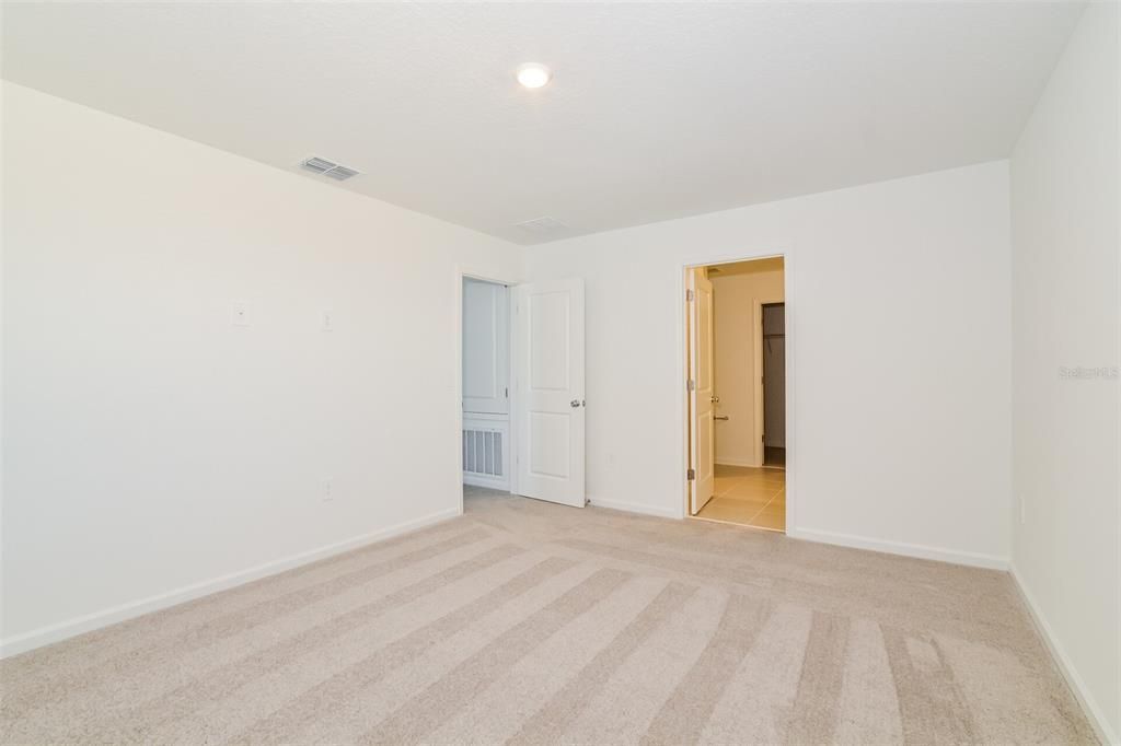 For Rent: $2,025 (5 beds, 2 baths, 2112 Square Feet)