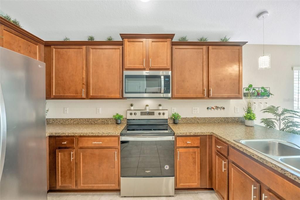 На продажу: $289,990 (3 спален, 2 ванн, 1369 Квадратных фут)