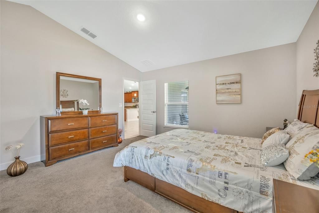 На продажу: $289,990 (3 спален, 2 ванн, 1369 Квадратных фут)