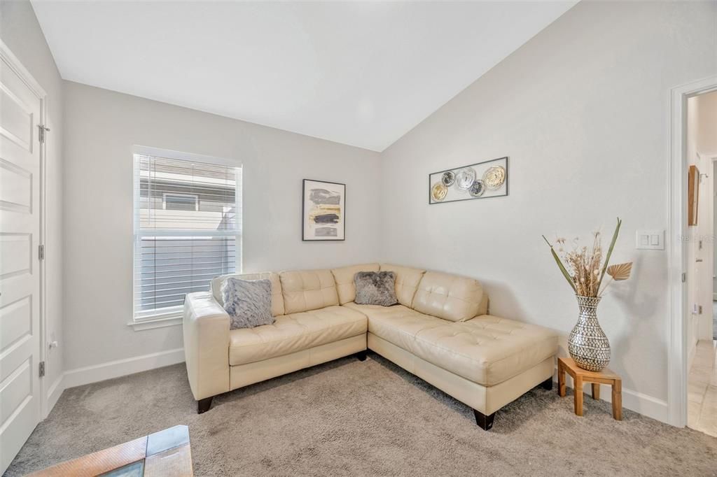 На продажу: $289,990 (3 спален, 2 ванн, 1369 Квадратных фут)