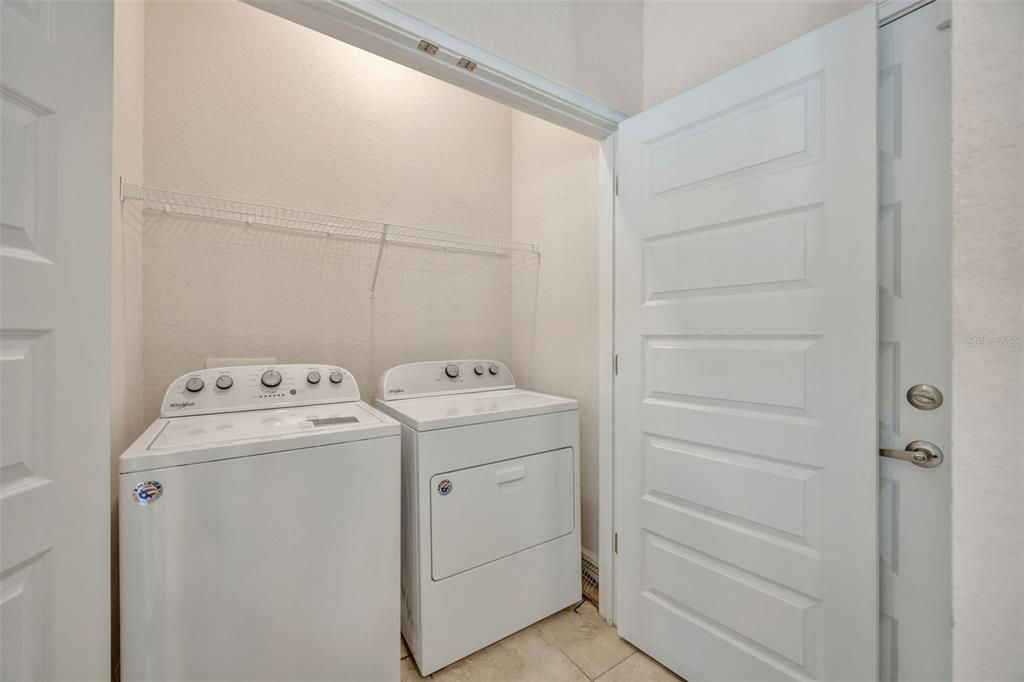 На продажу: $289,990 (3 спален, 2 ванн, 1369 Квадратных фут)