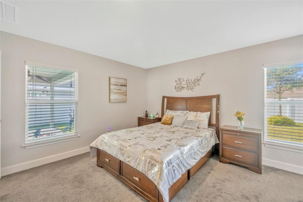 На продажу: $289,990 (3 спален, 2 ванн, 1369 Квадратных фут)