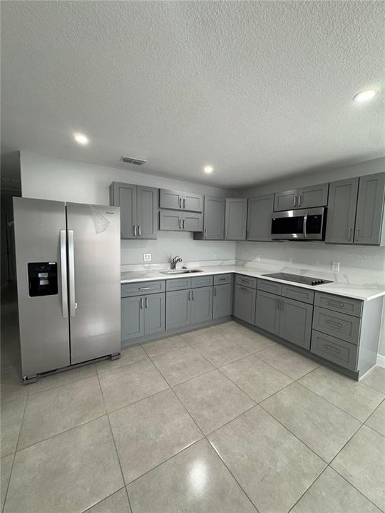 For Rent: $2,000 (2 beds, 1 baths, 700 Square Feet)