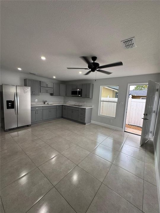 For Rent: $2,000 (2 beds, 1 baths, 700 Square Feet)