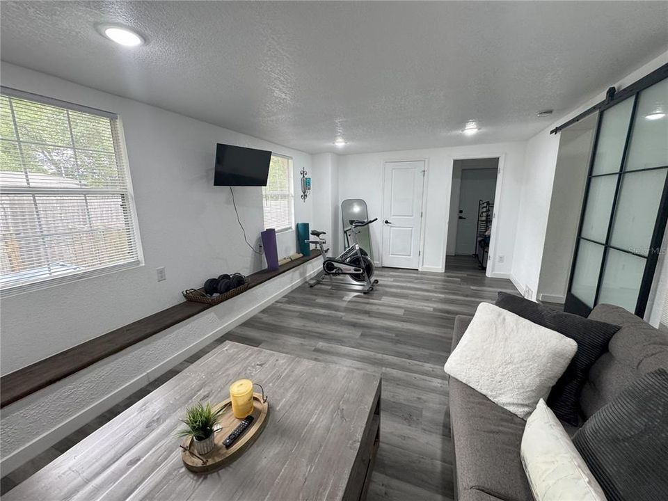 For Sale: $275,000 (3 beds, 3 baths, 1415 Square Feet)