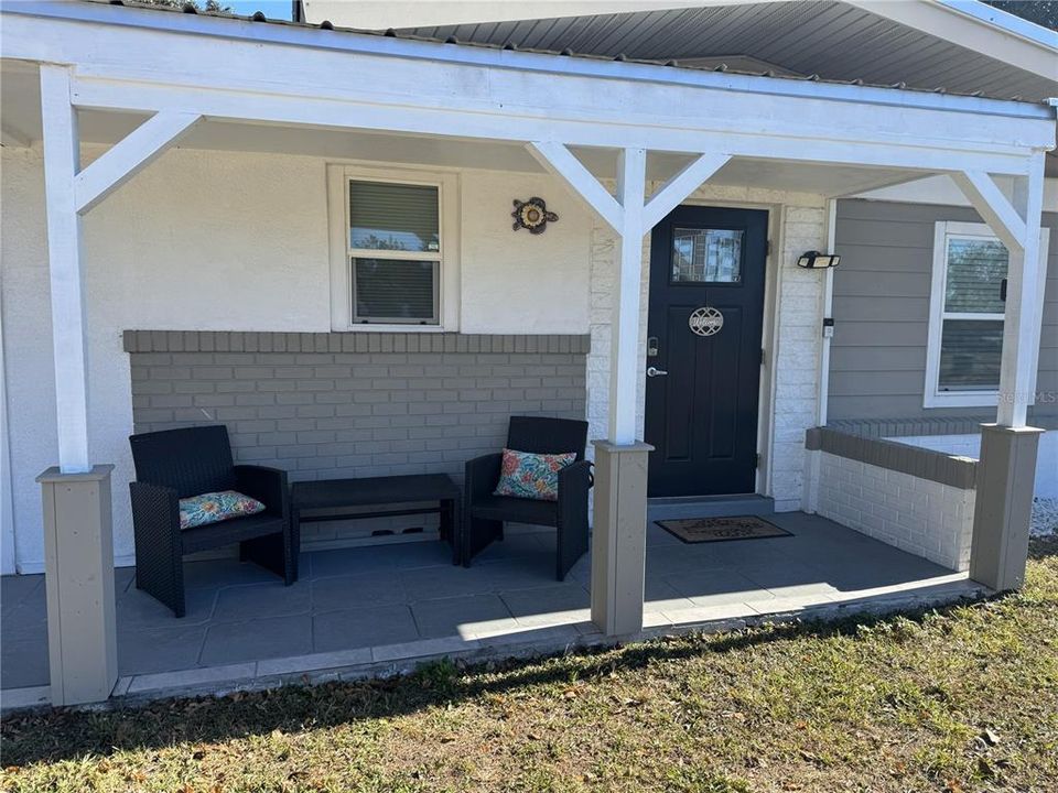 For Sale: $275,000 (3 beds, 3 baths, 1415 Square Feet)