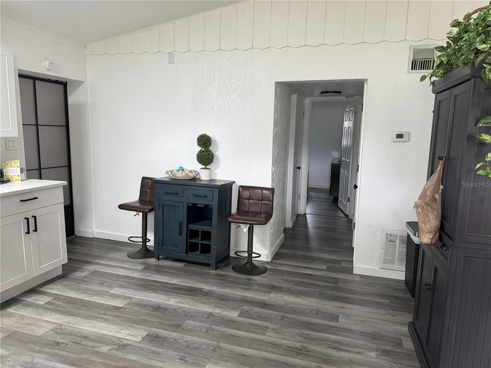 For Sale: $275,000 (3 beds, 3 baths, 1415 Square Feet)