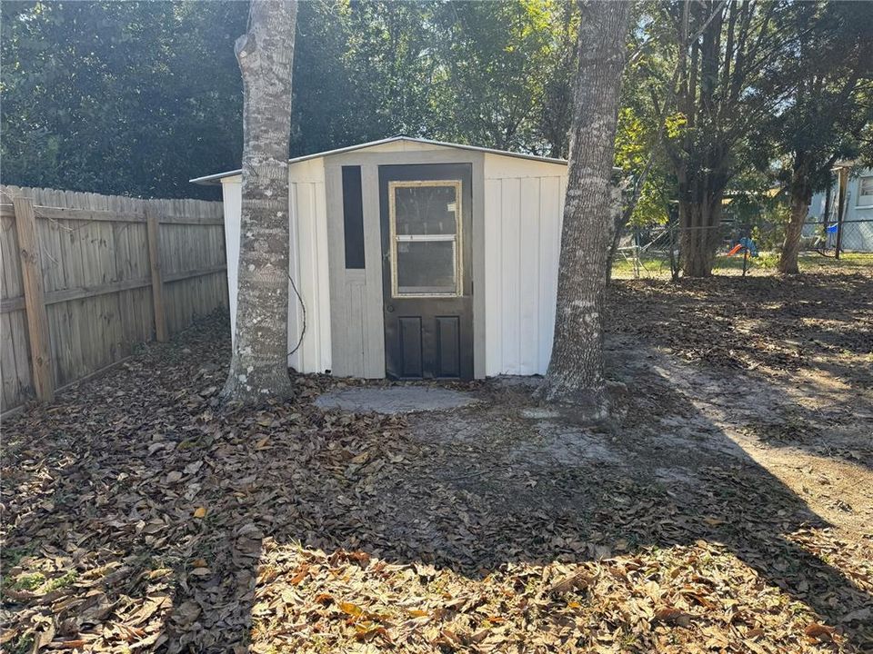 For Sale: $275,000 (3 beds, 3 baths, 1415 Square Feet)