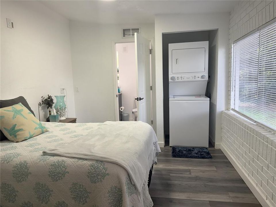 For Sale: $275,000 (3 beds, 3 baths, 1415 Square Feet)