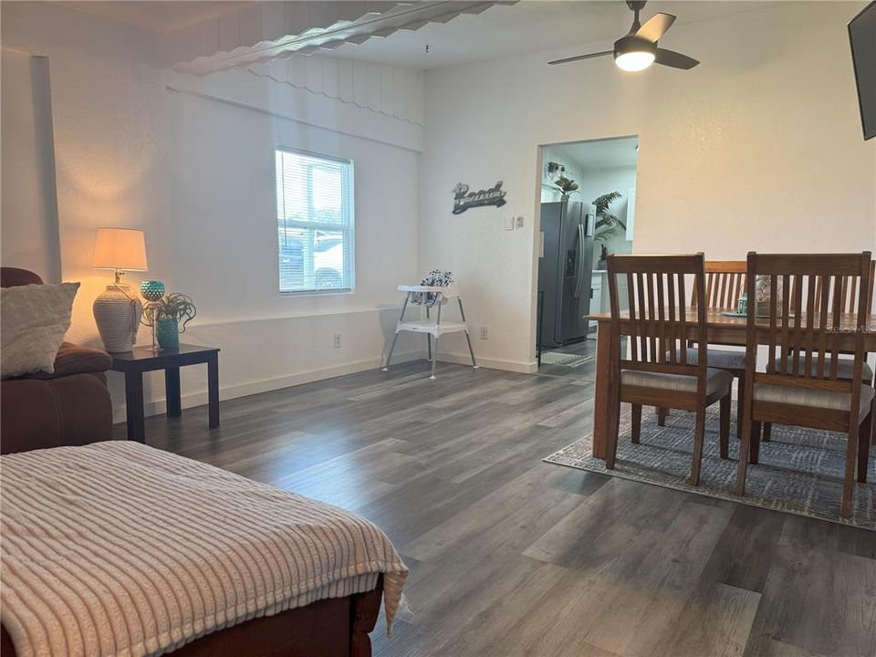 For Sale: $275,000 (3 beds, 3 baths, 1415 Square Feet)