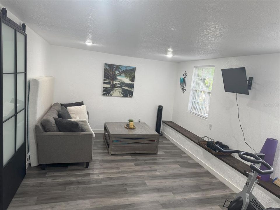 For Sale: $275,000 (3 beds, 3 baths, 1415 Square Feet)