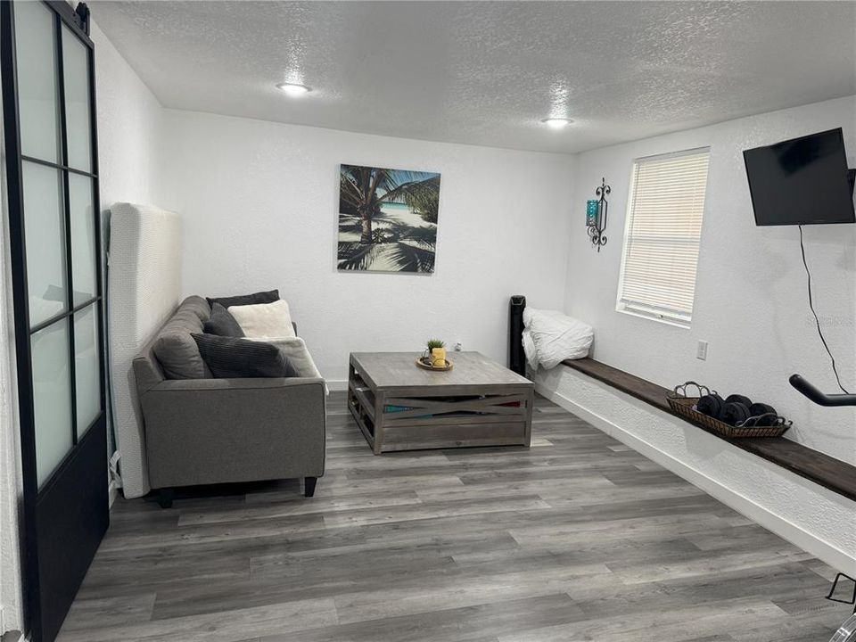 For Sale: $275,000 (3 beds, 3 baths, 1415 Square Feet)