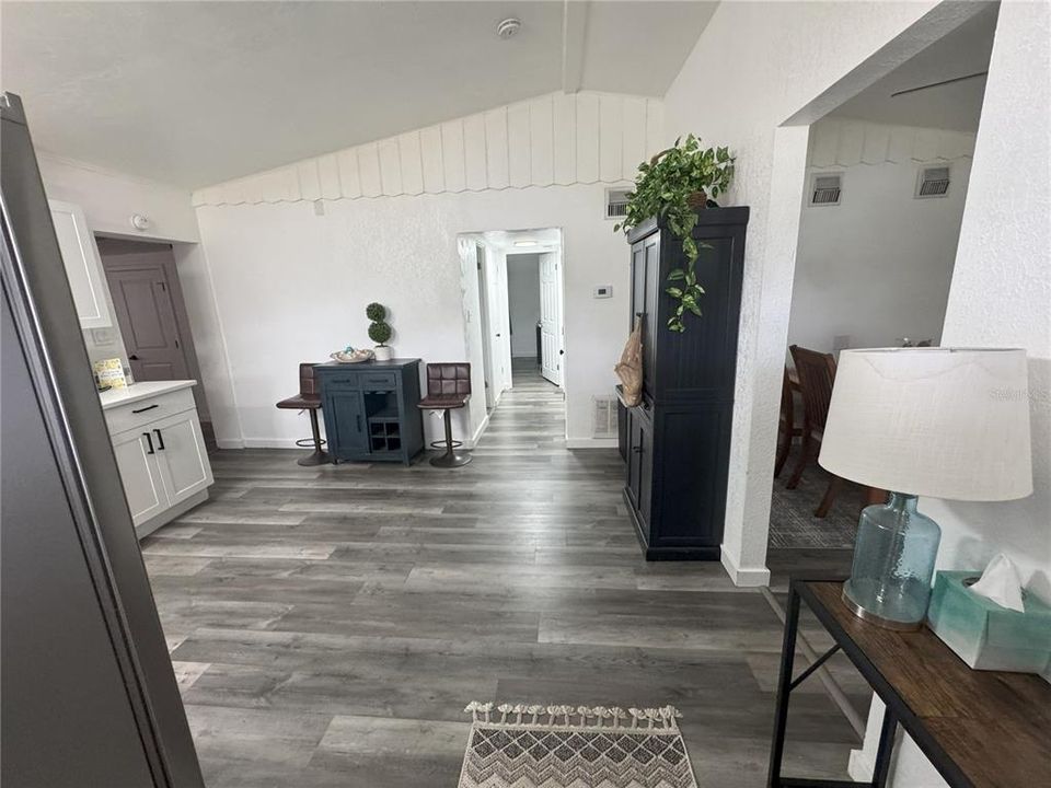 For Sale: $275,000 (3 beds, 3 baths, 1415 Square Feet)