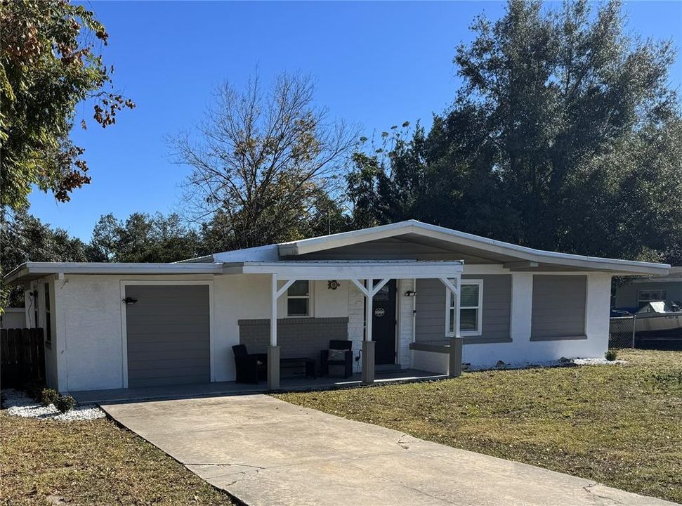 For Sale: $275,000 (3 beds, 3 baths, 1415 Square Feet)