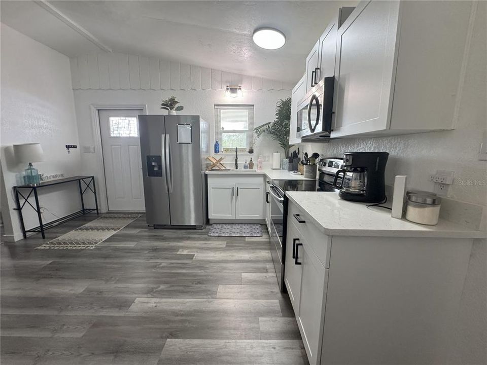 For Sale: $275,000 (3 beds, 3 baths, 1415 Square Feet)