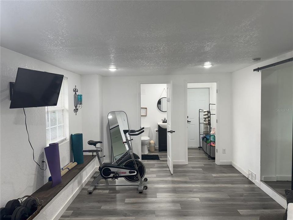 For Sale: $275,000 (3 beds, 3 baths, 1415 Square Feet)