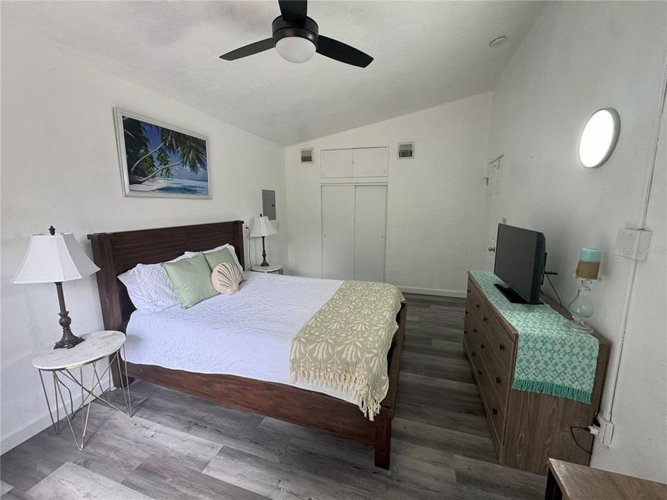 For Sale: $275,000 (3 beds, 3 baths, 1415 Square Feet)