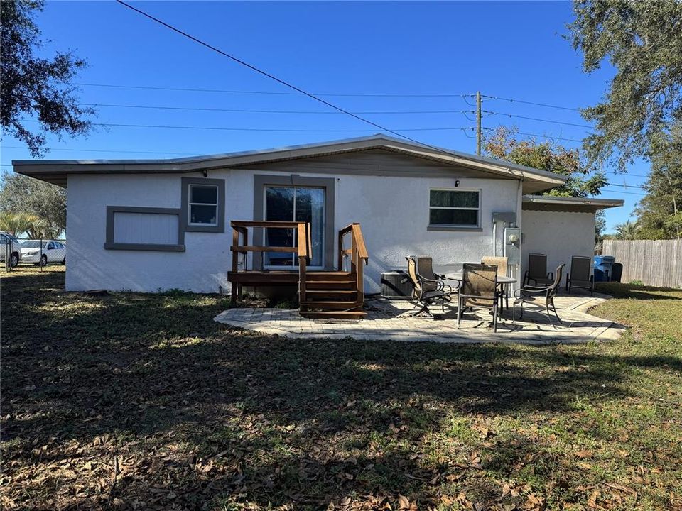 For Sale: $275,000 (3 beds, 3 baths, 1415 Square Feet)