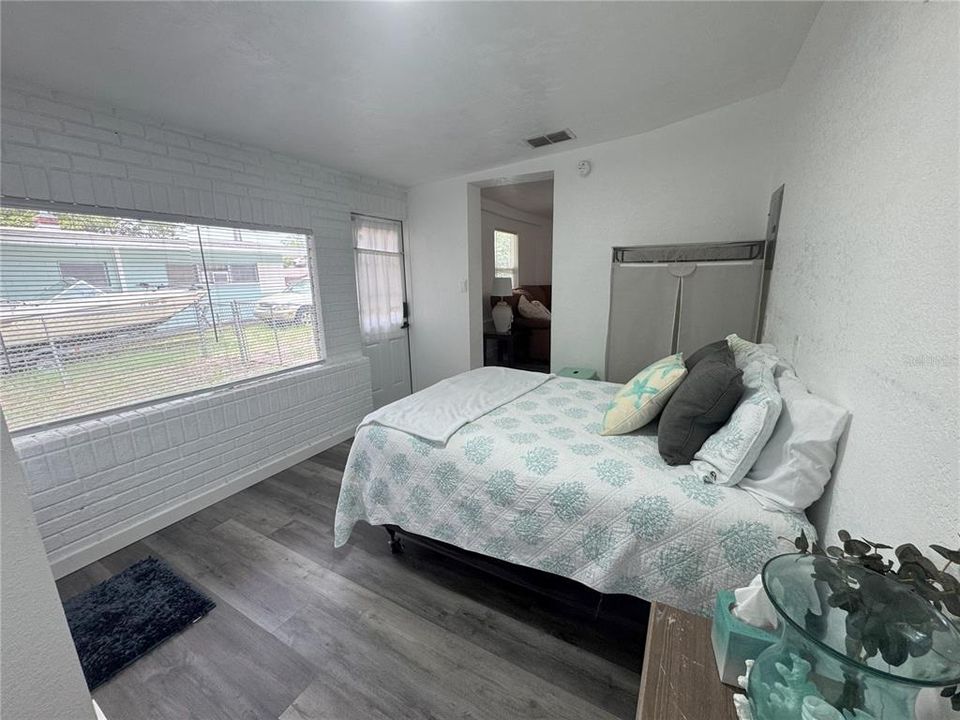 For Sale: $275,000 (3 beds, 3 baths, 1415 Square Feet)