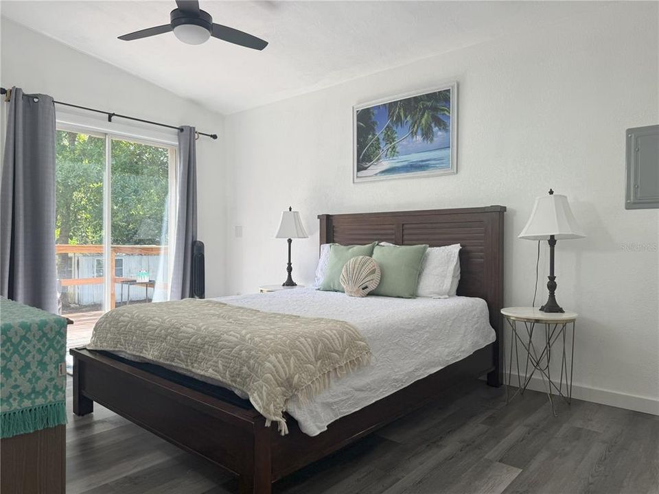 For Sale: $275,000 (3 beds, 3 baths, 1415 Square Feet)