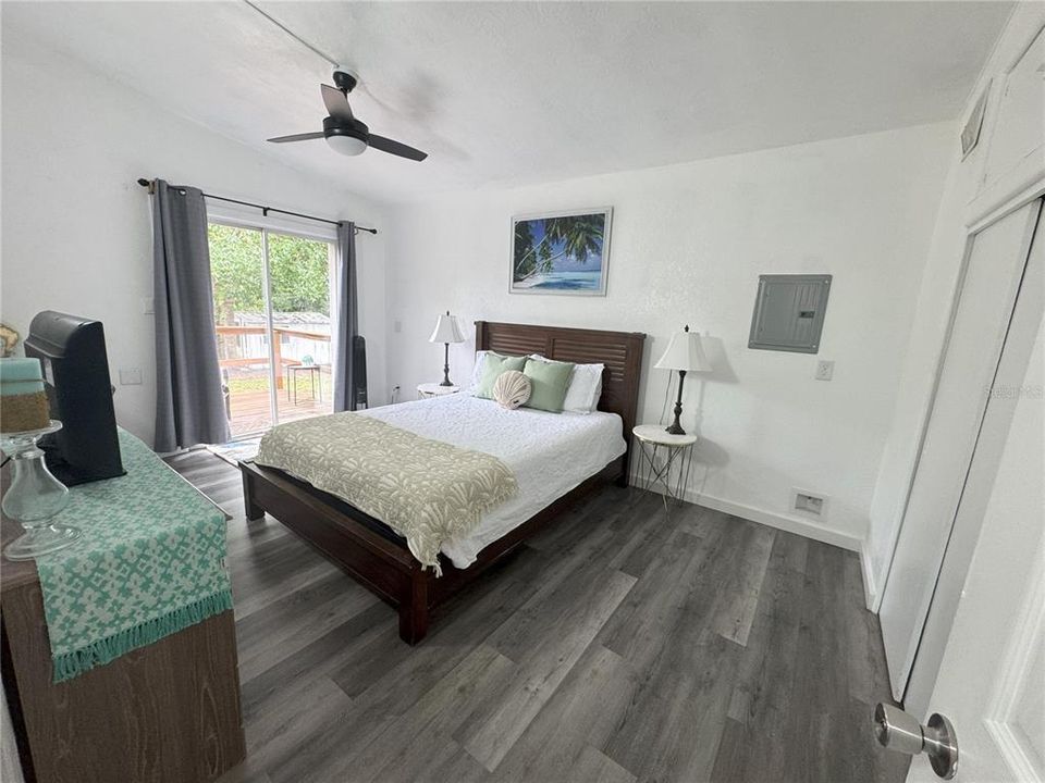 For Sale: $275,000 (3 beds, 3 baths, 1415 Square Feet)