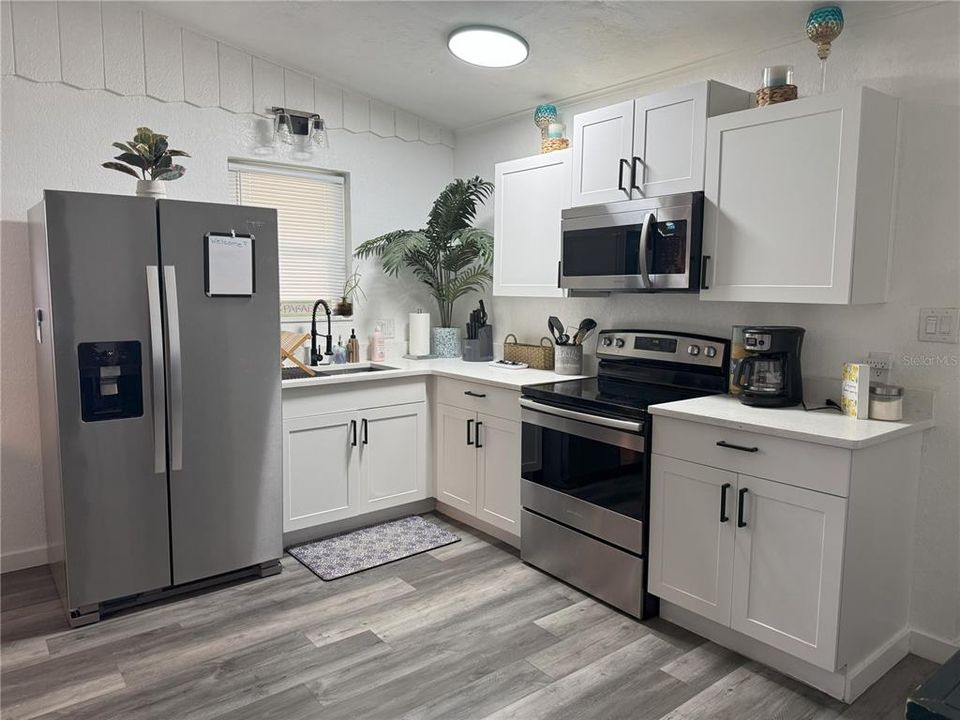 For Sale: $275,000 (3 beds, 3 baths, 1415 Square Feet)