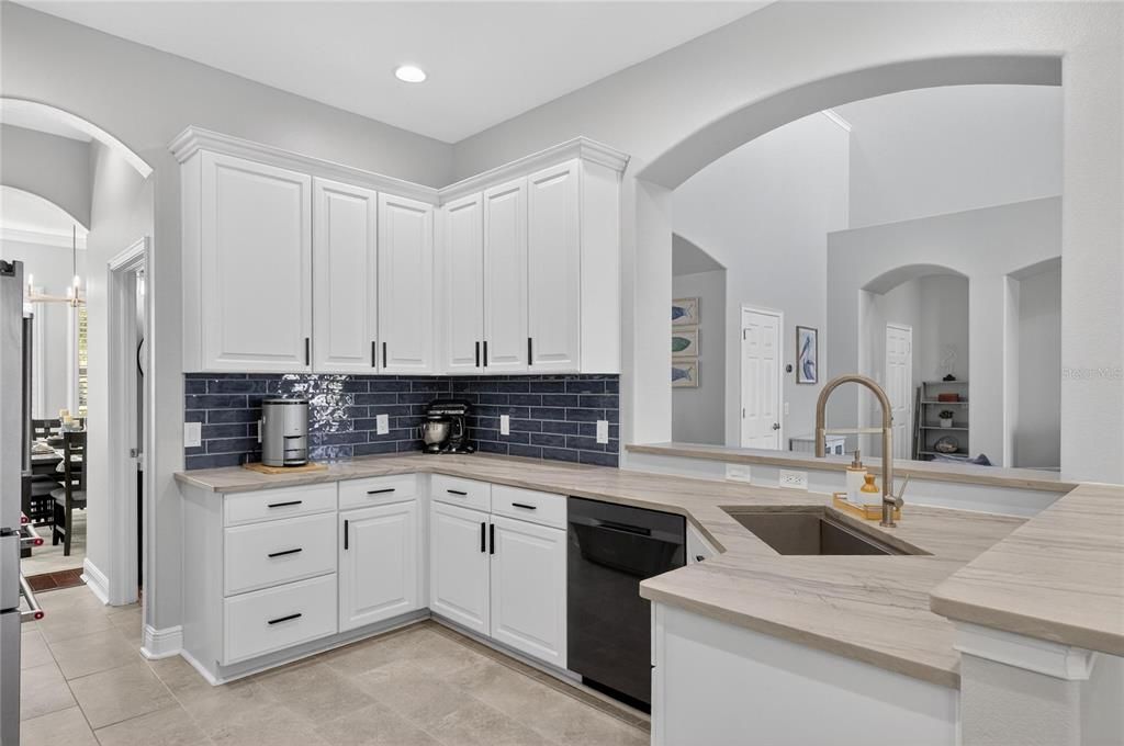 En Venta: $955,000 (4 camas, 2 baños, 2620 Pies cuadrados)