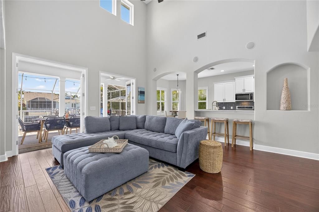 En Venta: $955,000 (4 camas, 2 baños, 2620 Pies cuadrados)