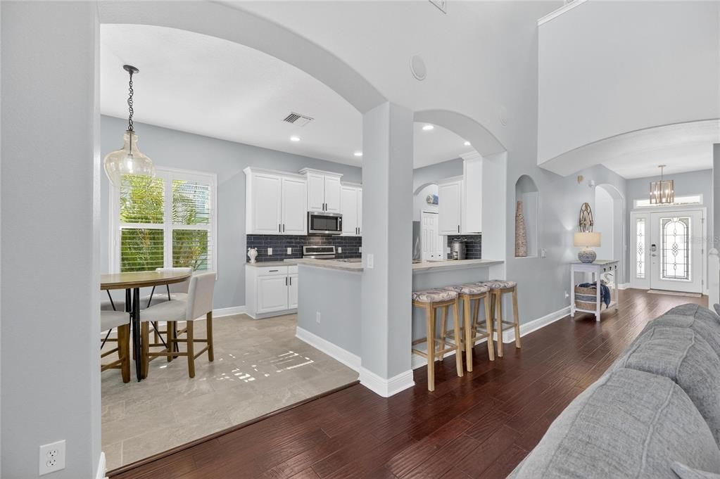 En Venta: $955,000 (4 camas, 2 baños, 2620 Pies cuadrados)