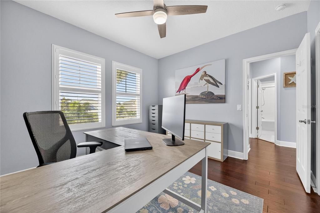 En Venta: $955,000 (4 camas, 2 baños, 2620 Pies cuadrados)