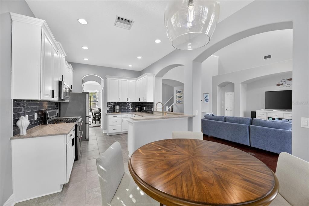 En Venta: $955,000 (4 camas, 2 baños, 2620 Pies cuadrados)