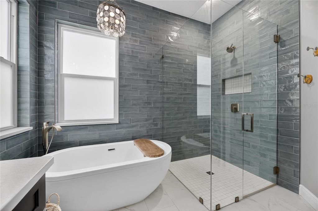 En Venta: $955,000 (4 camas, 2 baños, 2620 Pies cuadrados)