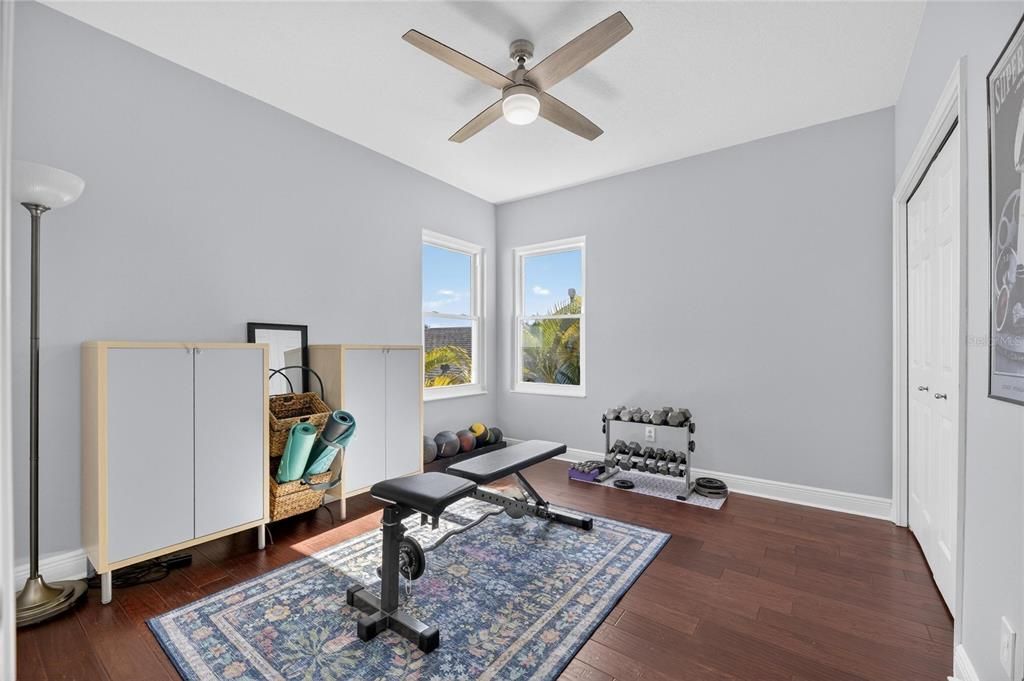 En Venta: $955,000 (4 camas, 2 baños, 2620 Pies cuadrados)