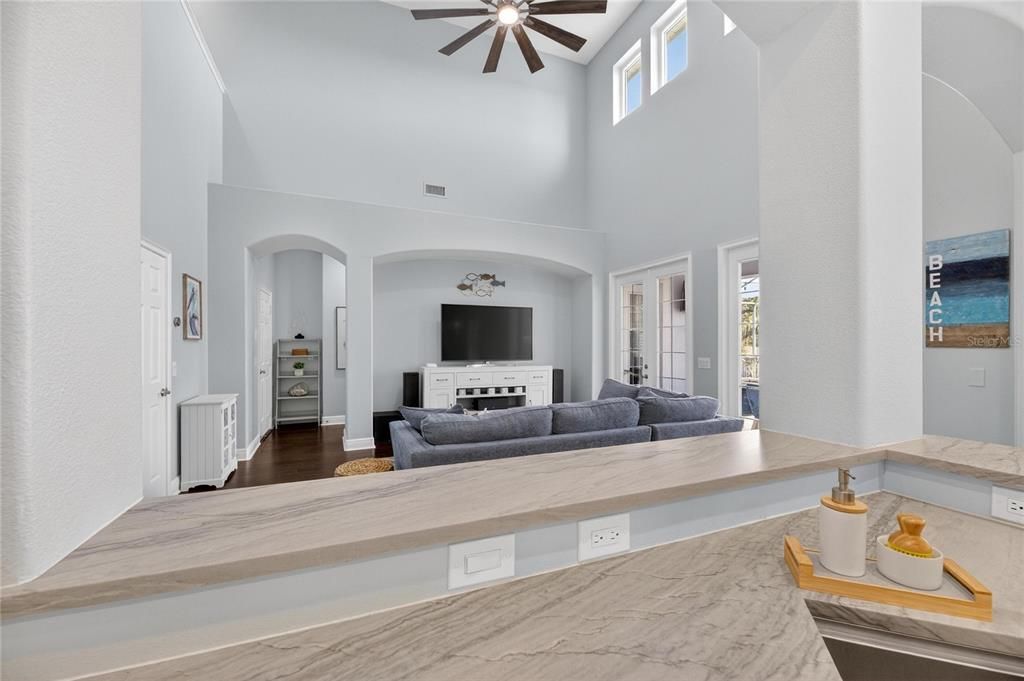 En Venta: $955,000 (4 camas, 2 baños, 2620 Pies cuadrados)