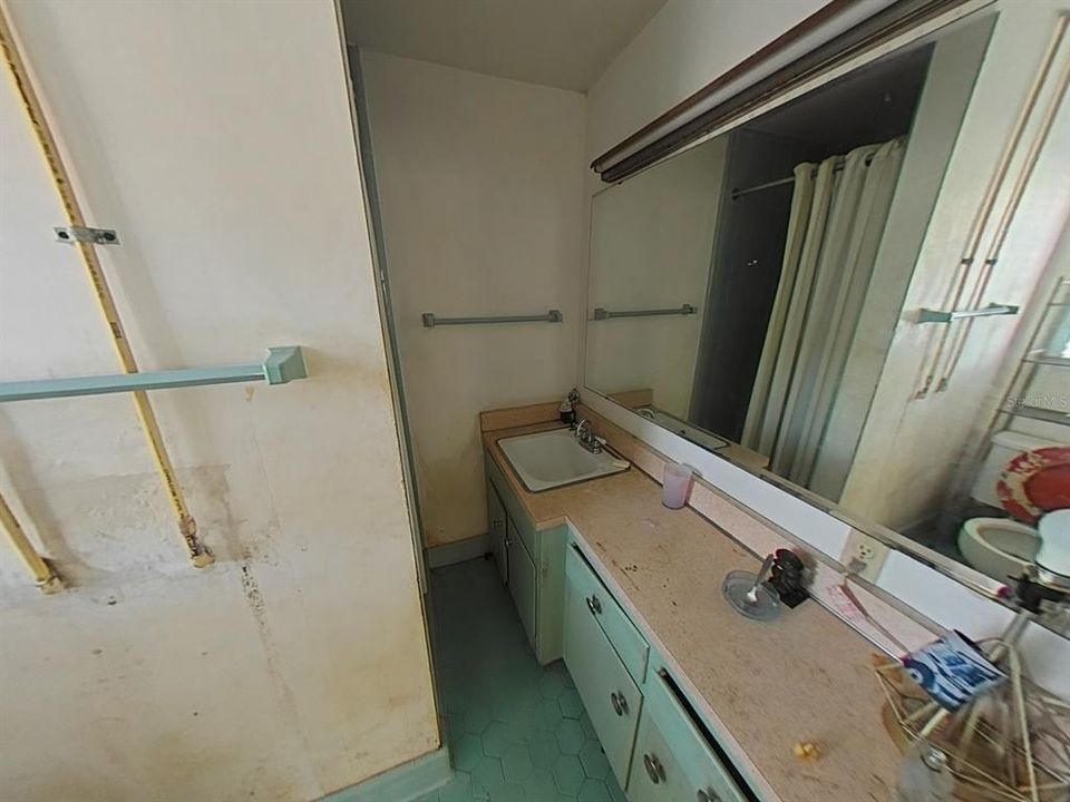 Под контрактом: $279,900 (4 спален, 2 ванн, 1665 Квадратных фут)