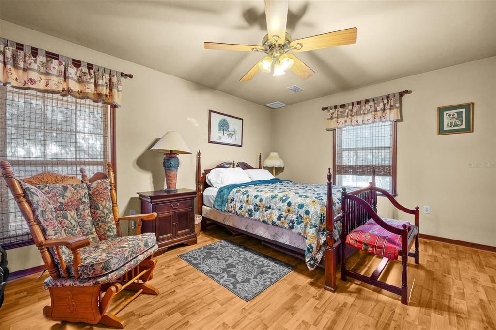 待售: $920,000 (3 贝兹, 2 浴室, 2136 平方英尺)