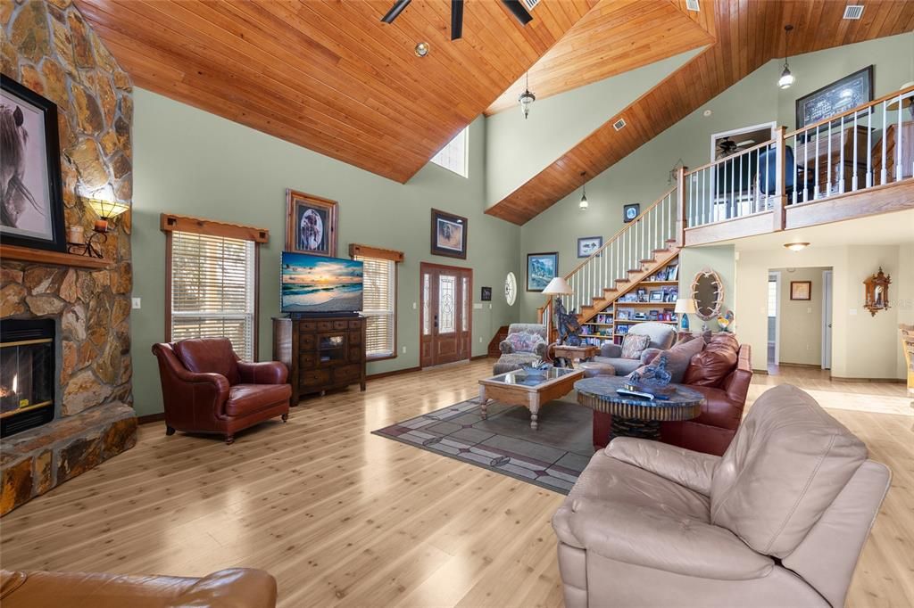 待售: $920,000 (3 贝兹, 2 浴室, 2136 平方英尺)